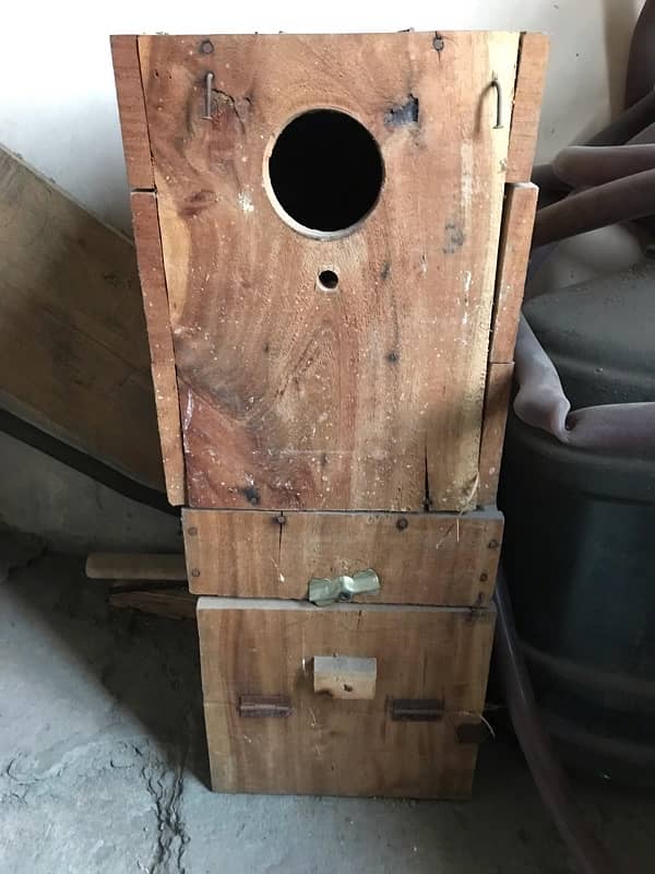 breeding box for lovebirds good size and good conditions 0