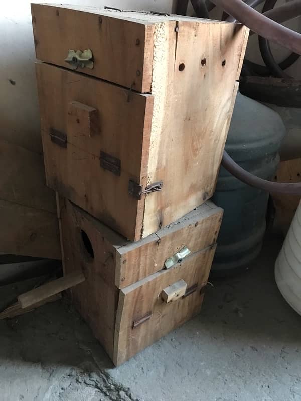 breeding box for lovebirds good size and good conditions 1