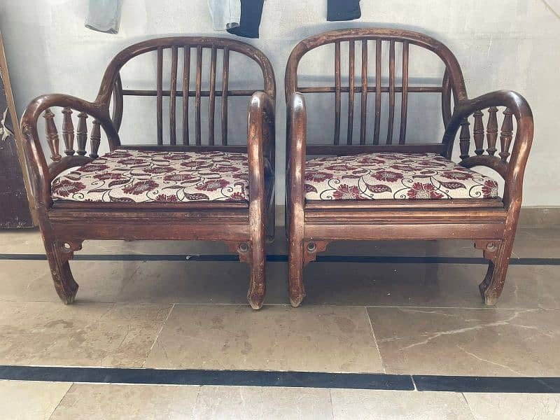 5 seater wooden sofa set best condition 1