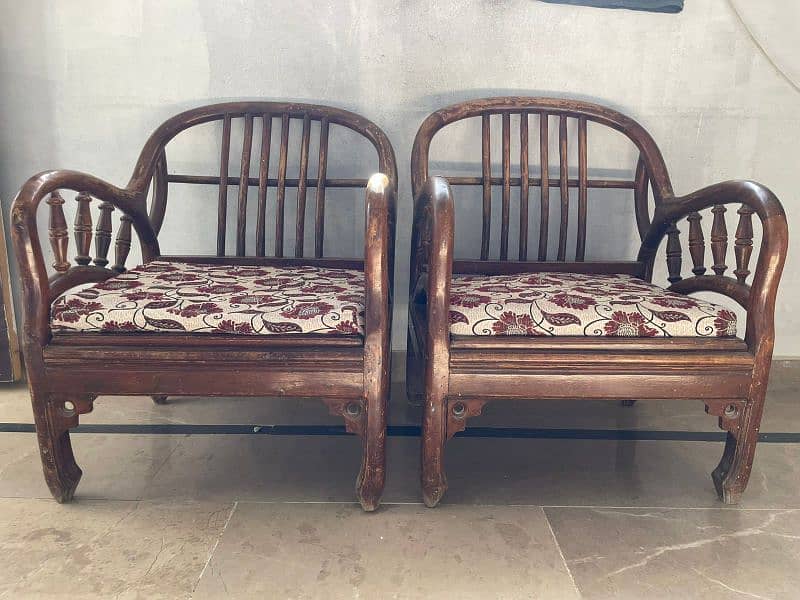 5 seater wooden sofa set best condition 4