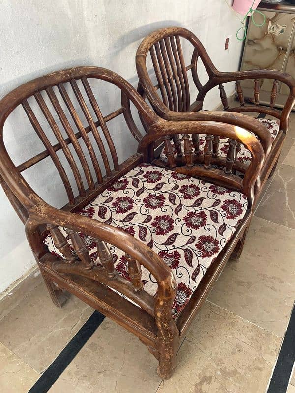 5 seater wooden sofa set best condition 6