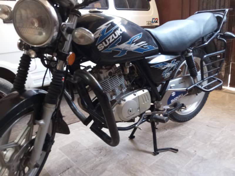 Suzuki GS 150 SE 2021 4