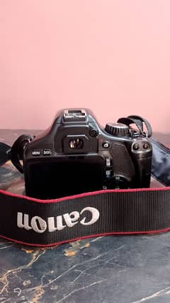 cannon DSLR in mint condition total genuine