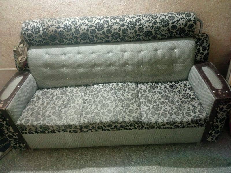 Sofa set for urgent sale 0