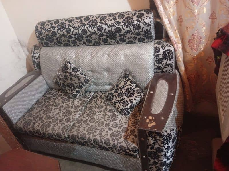 Sofa set for urgent sale 1