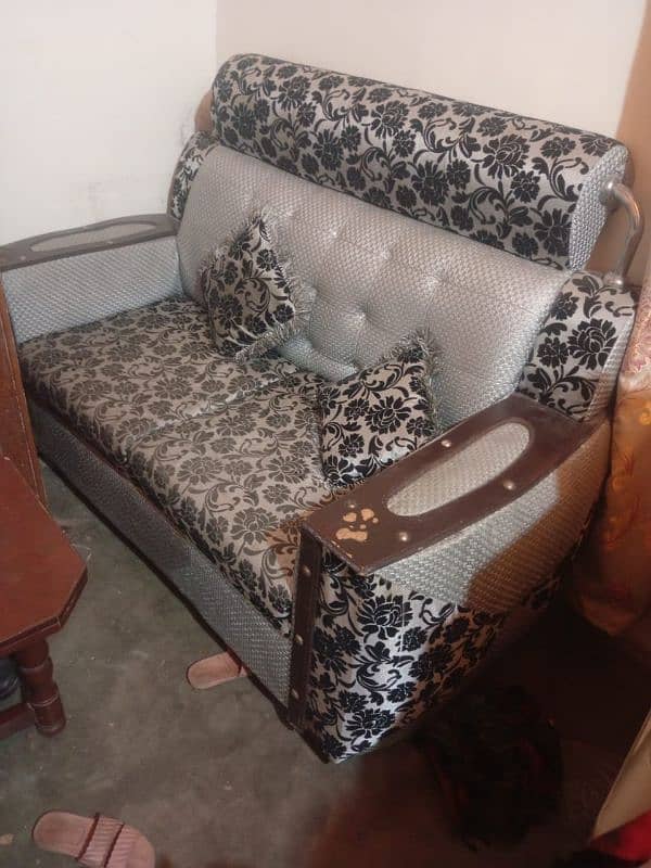 Sofa set for urgent sale 3