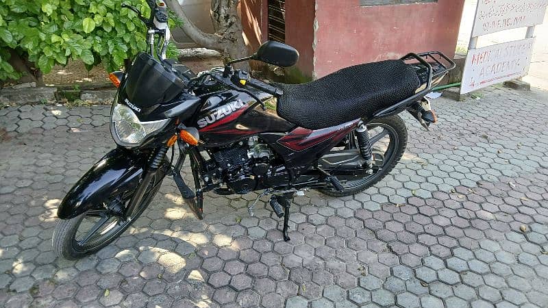 Suzuki GR 150 Black 2022 1