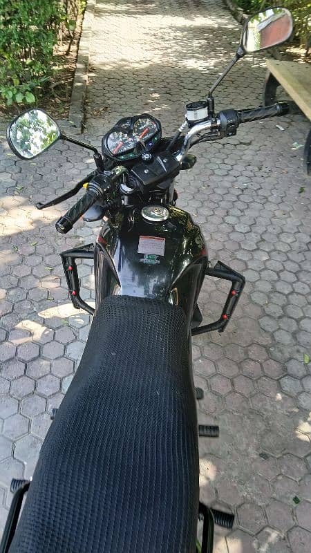 Suzuki GR 150 Black 2022 5