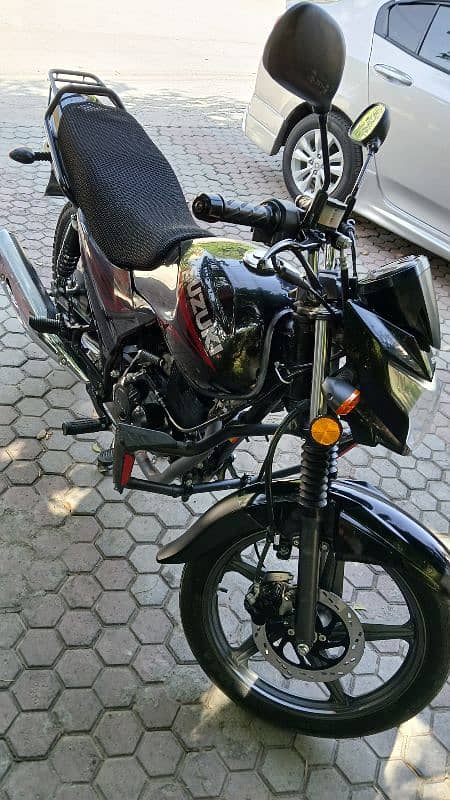 Suzuki GR 150 Black 2022 6