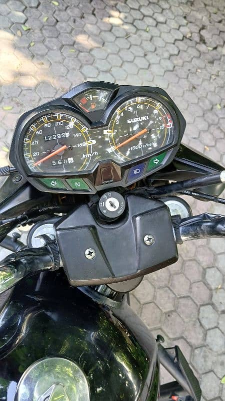 Suzuki GR 150 Black 2022 9