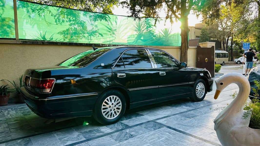 Toyota Crown Royal Saloon G 2000 3