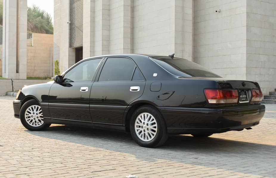 Toyota Crown Royal Saloon G 2000 4