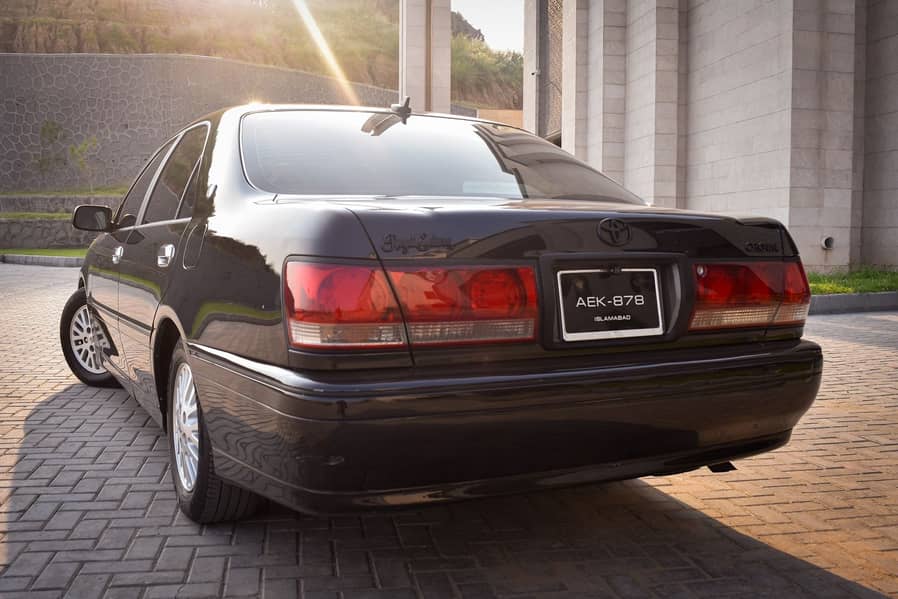 Toyota Crown Royal Saloon G 2000 5