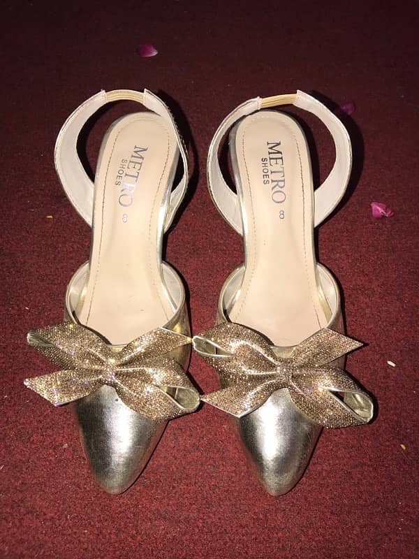 golden heels / fancy heels 0