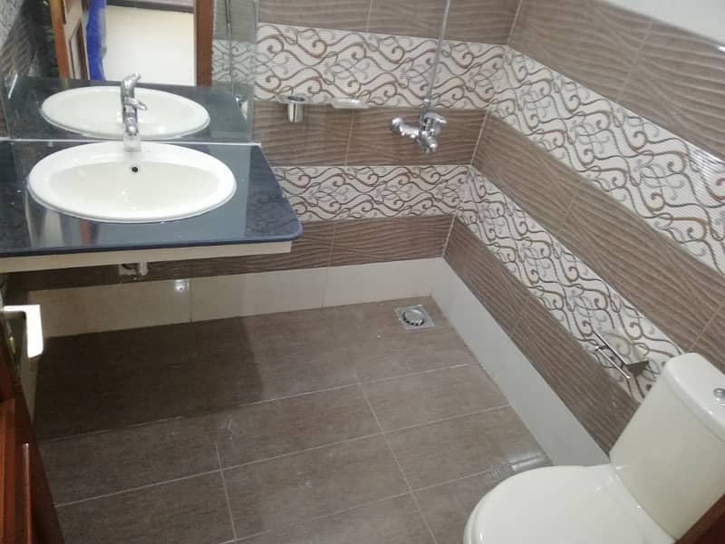 Slightly Used Luxury 10 Marla House Available For Rent in Janiper Block Bahria Town Lahore 12