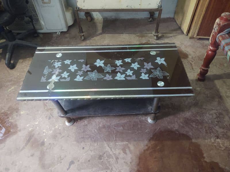 glass table 7/10 condition 0