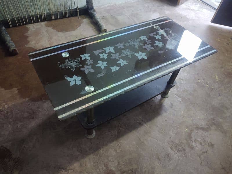 glass table 7/10 condition 2