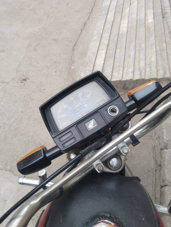 Honda CD 70 one hand use 3