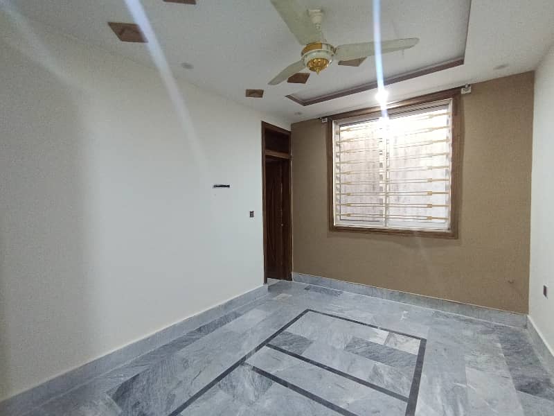 40x80 Luxury. Upper Portion Available For Rent ideal location nearby school near kachnar park near shifa hospital More Options Available office and family purpose 34