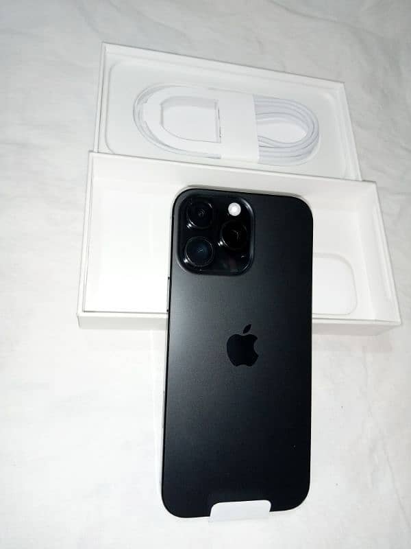 iPhone 16 Pro Max 256 GB LL/A Factory Unlock Black Titanium 3