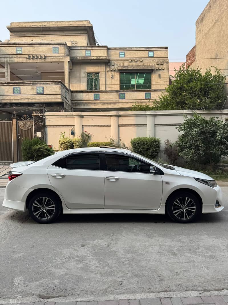 Toyota Altis Grande 2018 4