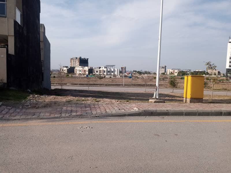 5.5 MARLA SOLID RESIDENTIAL PLOT AVAILABLE FOR SALE IN M BLOCK BAHRIA TOWN PH 8 0