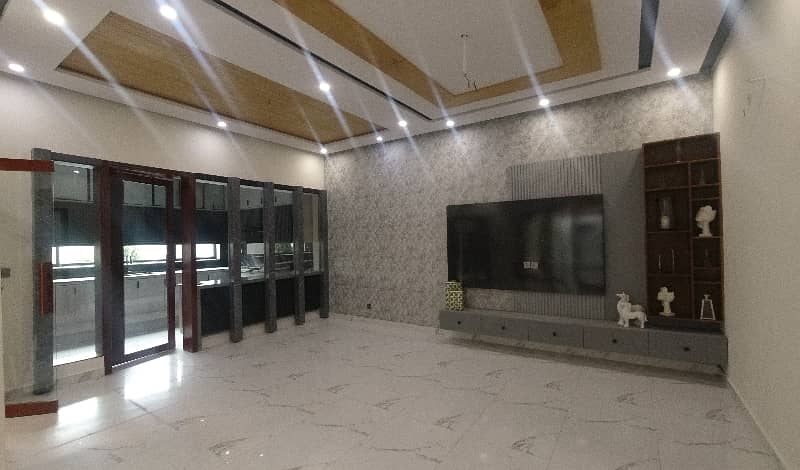 10 Marla Brand New Luxury Home For Sale In Executive Block Paragon City Lahore 9