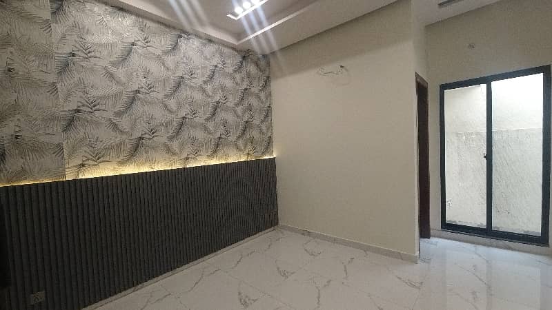 10 Marla Brand New Luxury Home For Sale In Executive Block Paragon City Lahore 12