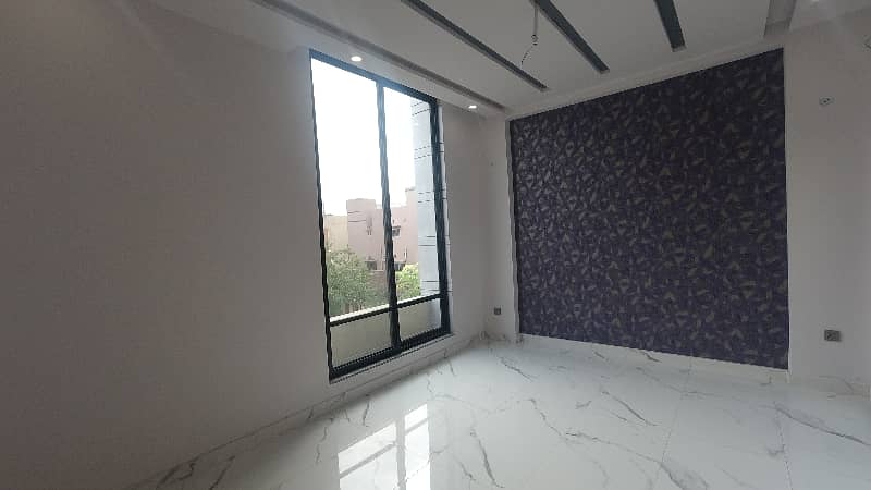 10 Marla Brand New Luxury Home For Sale In Executive Block Paragon City Lahore 18