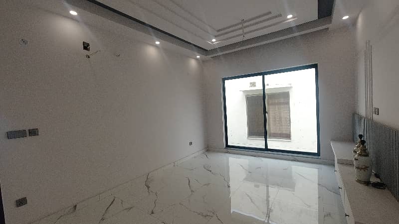 10 Marla Brand New Luxury Home For Sale In Executive Block Paragon City Lahore 21