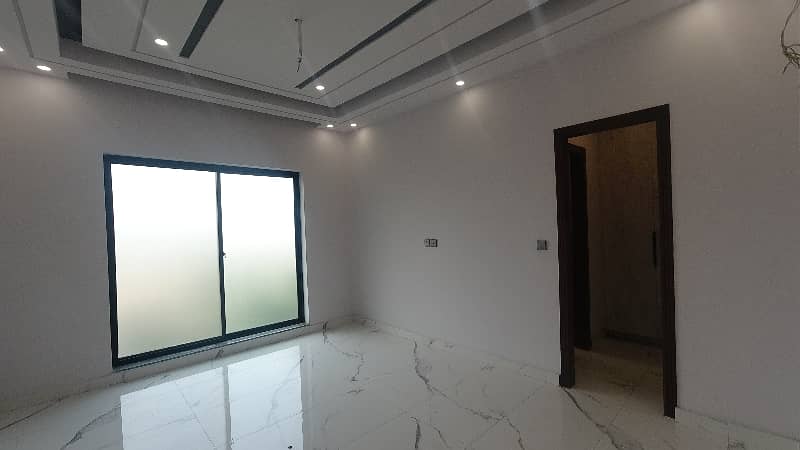 10 Marla Brand New Luxury Home For Sale In Executive Block Paragon City Lahore 24