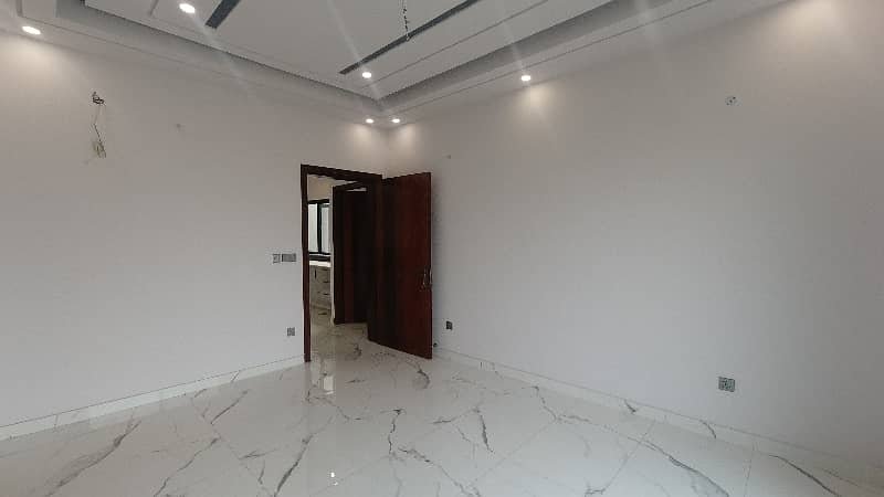 10 Marla Brand New Luxury Home For Sale In Executive Block Paragon City Lahore 25