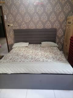 wooden matrial bed 6/6 fit with matress