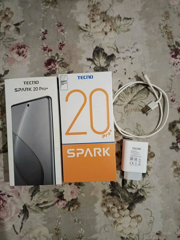 tecno spark 20 pro plus white color. 8/256 0