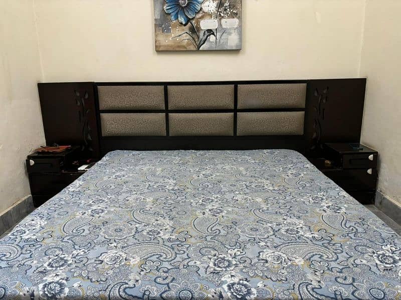 King size bed set. perfect Condition 1