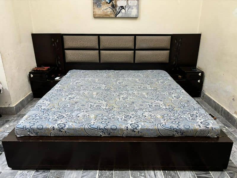 King size bed set. perfect Condition 4