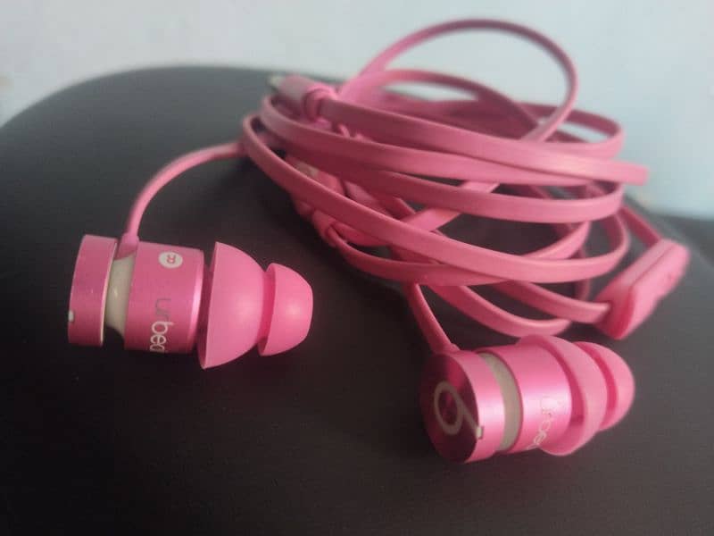 beats original Headphones or handfree like Bose 5