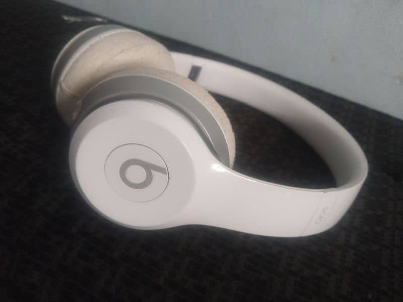 beats original Headphones or handfree like Bose 6