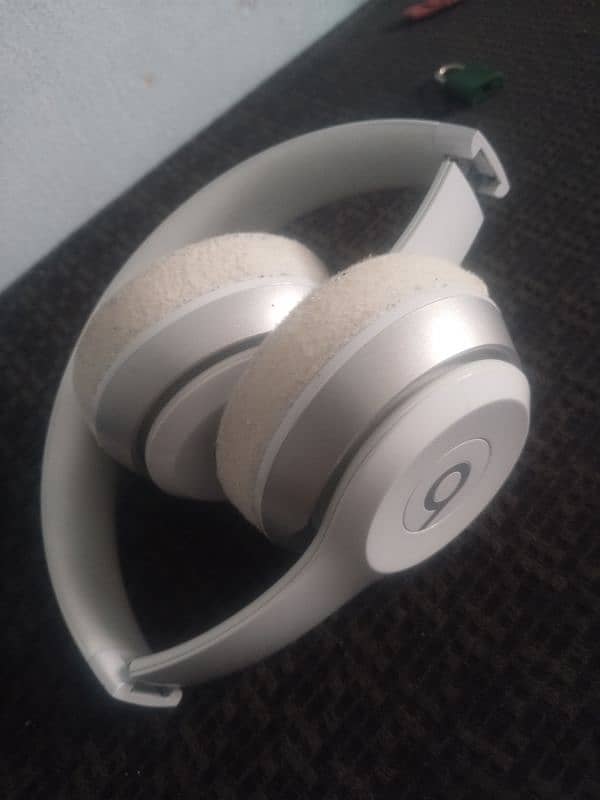 beats original Headphones or handfree like Bose 7