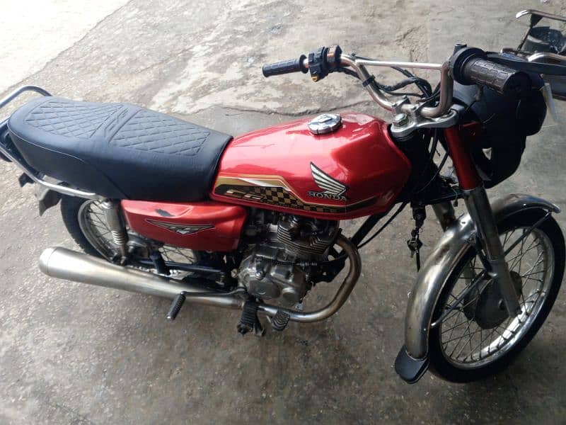 Honda 125 with all accessories 3