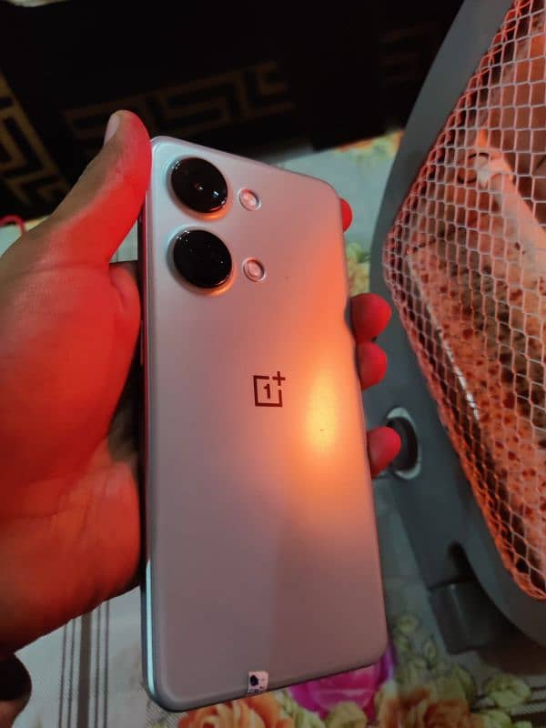 one plus ace 2v, 5g,pta,16/256, with original charger, price final hai 1