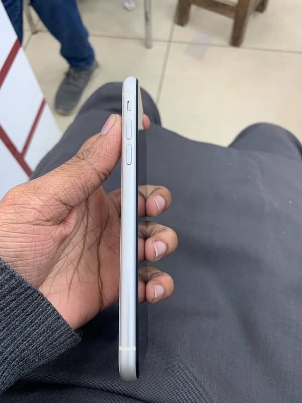 Iphone 11 128gb Pta approved 5