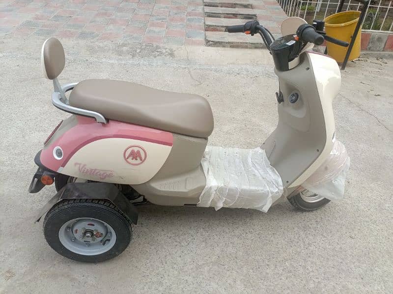 Aima  electric secoty vintage a60 3 wheeler 2