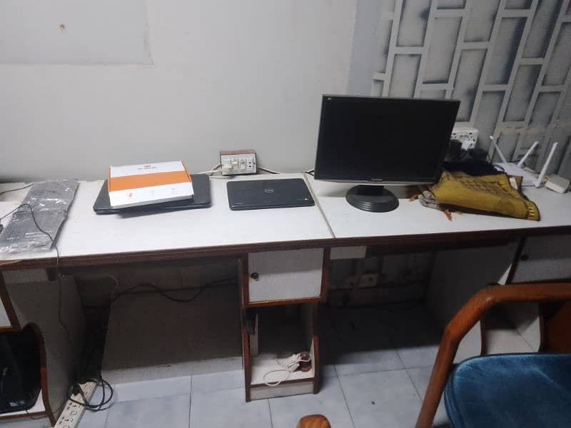 workstation for 3 person 2