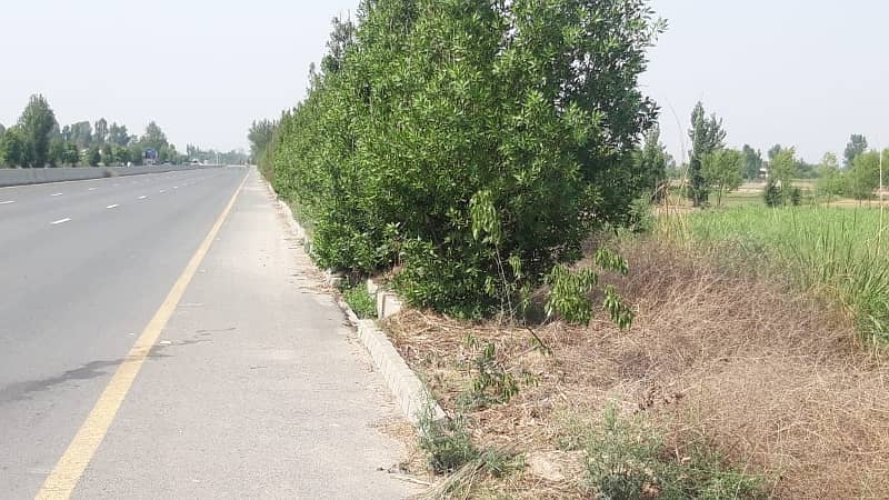 2.5 Acres Commercial/Agricultural Land On Main Expressway Faisalabad 1