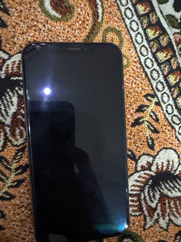 iPhone XS 10/10 condition scratch less body 2