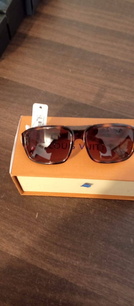 Branded Sun glasses UV (UAE imported) 18