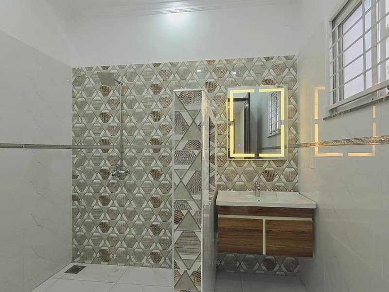 5 Marla Luxury Modern House Available For Sale In Paragon City Lahore 16