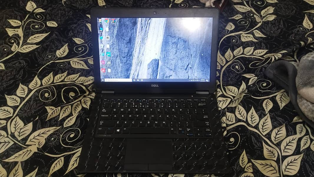 LAPTOP DELL i5 5 GB RAM 256 GB GB SSD 3