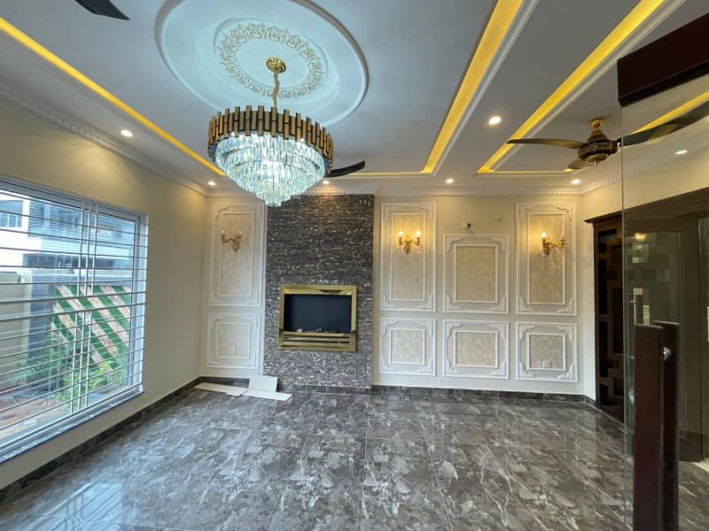 10 Marla luxury House Available For Sale In Paragon City Lahore 3